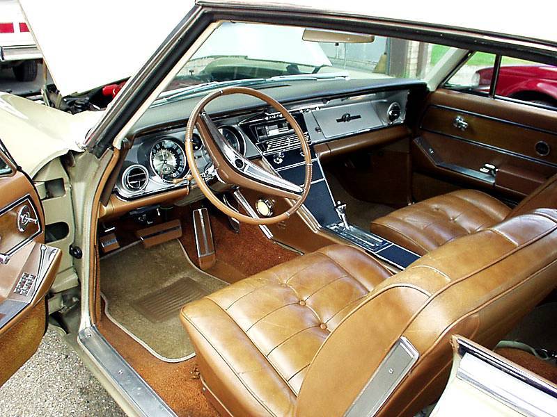 [Immagine: jims63buickriviera-interior.jpg]